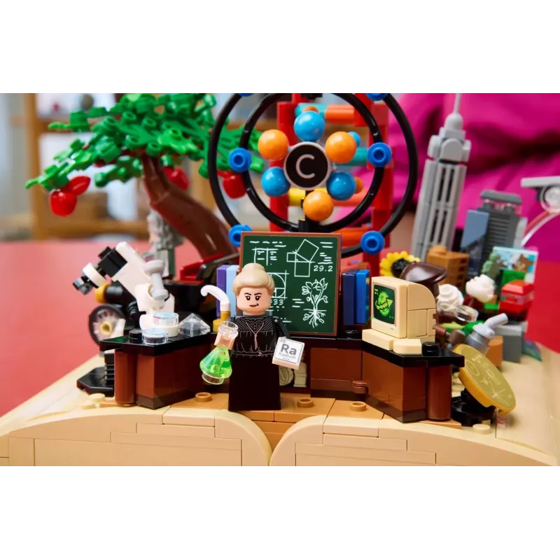 LEGO IDEAS 21355 STEM evoliucija