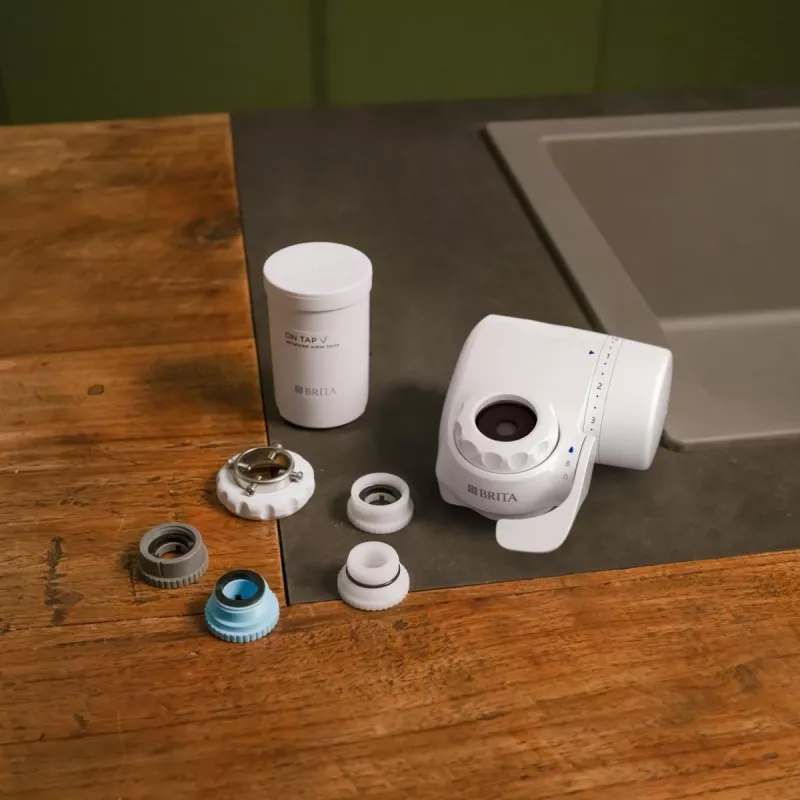 Vandens filtro ant čiaupo BRITA ON TAP V CU CE2 (1052067) — 4 pakopų, 600 l talpa, 3 režimai, 5 adapteriai, balta