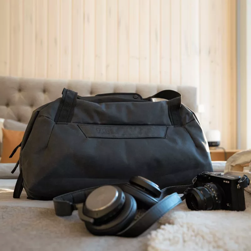 Thule Aion Duffel Bag 35L juoda – kelioninis krepšys su petnešomis