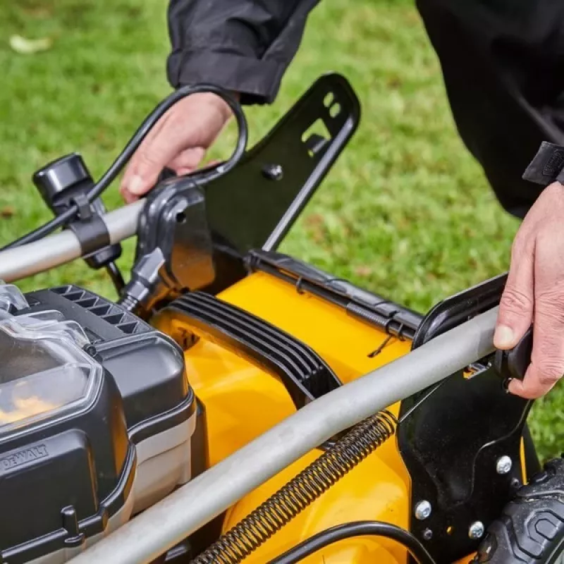 Stumiamoji vejapjovė DeWALT DCMW564P2-QW