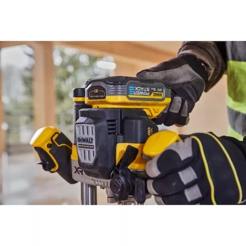 Plunginis frezatorius DeWalt DCW620NT-XJ, bešepetėlis variklis, 18V, 1600W galia, 11–23 tūkst. RPM, 12,7 mm įtvaras, dulkių ištraukimas, LED, 3,6 kg, dėklas