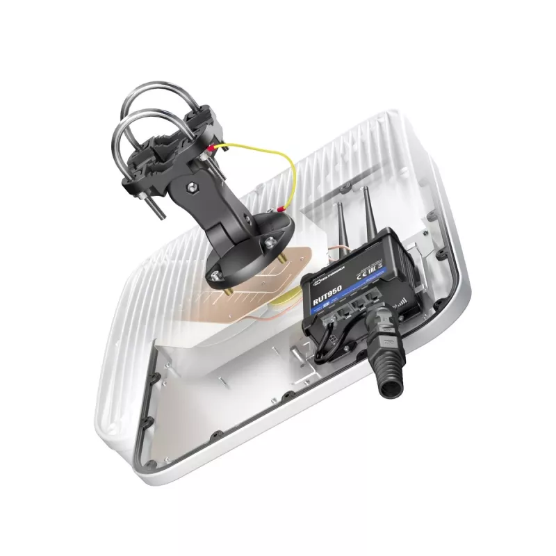 Kryptinė tinklo antena QuWireless AXRL — 7 dBi, 0.694–0.96 / 1.7–2.2 / 2.2–2.7 GHz, PoE/LAN, dviguba poliarizacija