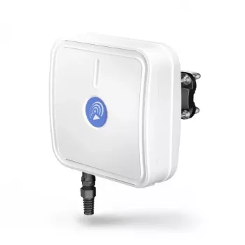 Kryptinė tinklo antena QuWireless QuMax – kryptinė PoE/LAN antena 0.694–2,7 GHz, iki 6 dBi, balta
