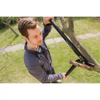 Sodo genėjimo žirklės Fiskars 1000584 Bypass juoda oranžinė
