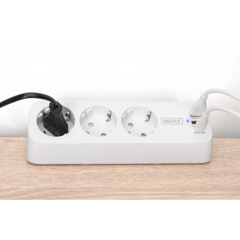 DIGITUS 3 krypčių ilgintuvas su 2×USB-A ir 1×USB-C, 3 kištukiniai lizdai E/F, 1,5 m laidas, baltas
