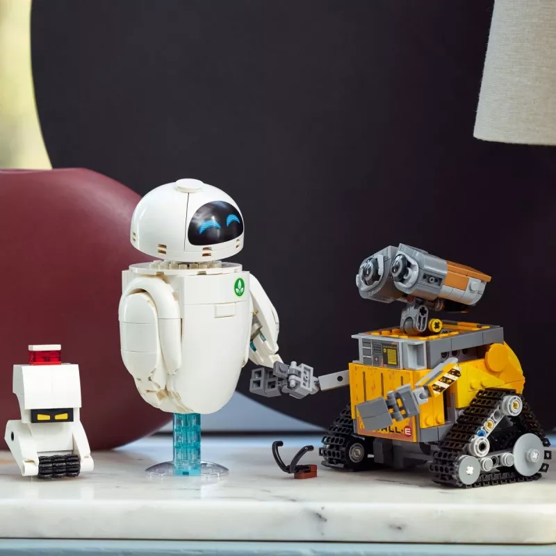 LEGO Disney Pixar 43279 WALL-E ir EVE rinkinys konstravimui, 811 detalių, 18+
