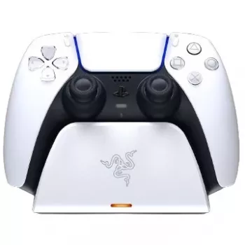 Įkrovimo stovas Razer RC21-01900100-R3U1, skirtas PlayStation 5 valdikliams – baltas, įkrauna vieną valdiklį, komplekte USB-C į USB-A laidas