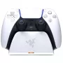 Įkrovimo stovas Razer RC21-01900100-R3U1, skirtas PlayStation 5 valdikliams – baltas, įkrauna vieną valdiklį, komplekte USB-C į USB-A laidas