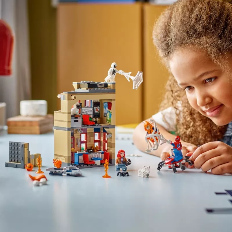 LEGO Marvel rinkinys 76317 Piterio Parkerio butas su Žmogumi Voru minifigūrėle