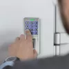 Pirštų atspaudų ir RFID kodų spyna QOLTEC 52447 su IP68 apsauga
