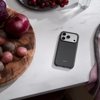 Beats dėklas iPhone 17 Pro su MagSafe ir kameros valdymu – Granito pilka