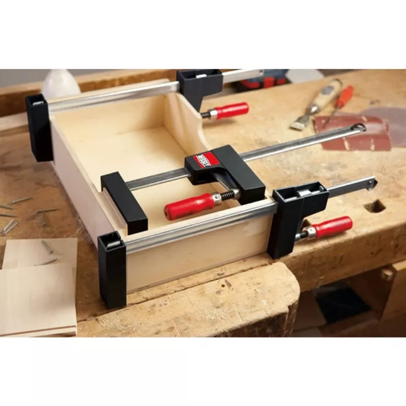 Gnybtinis spaustuvas Bessey UniKlamp UK100, 1000 mm ilgis, 80 mm gylis, juoda/raudona