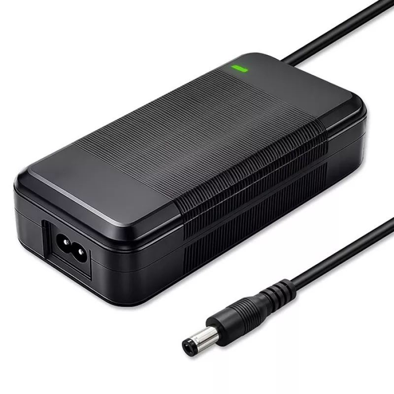Įkroviklis QOLTEC 36V–42V 4A elektriniam dviračiui, nuolatinės srovės kištukas 5,5×2,1 mm