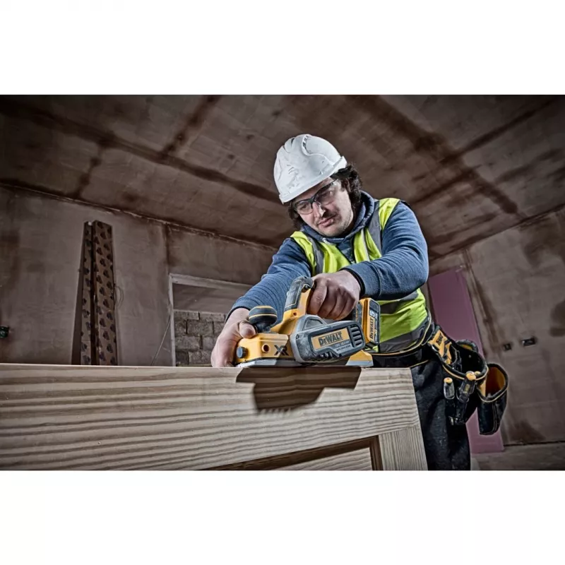 Oblinis rankinis belaidis DeWALT DCP580N-XJ – 82 mm, 15000 aps./min., 2,5 kg