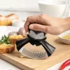 Stalinis česnakų spaudėjas Ototo Design Rockula plastikas nerūdijantis plienas juoda balta