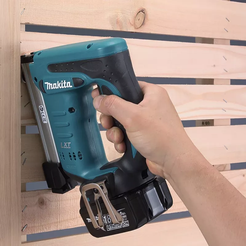 Makita DST221Z kabių ir vinių pistoletas, akumuliatorinis