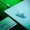 Žaidimų pelės ir kilimėlio rinkinys Razer Viper V3 Pro + Gigantus M — baltas