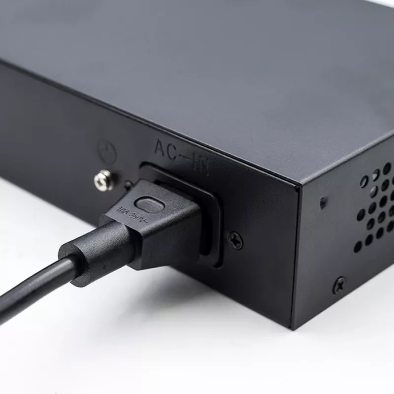 Ethernet Switch QOLTEC 52297 PoE RJ45 su PoE Uplink ir SFP prievadu