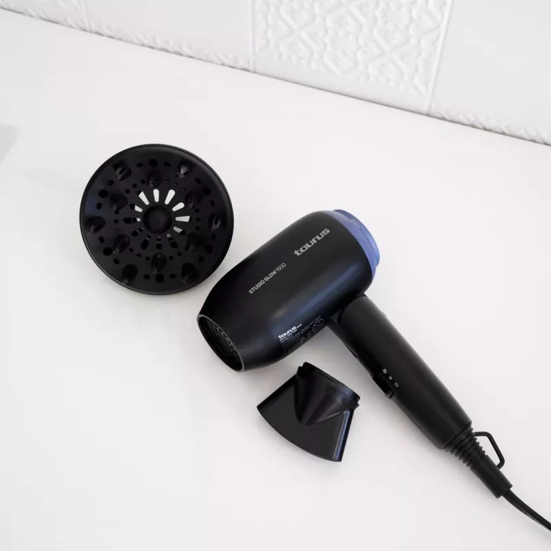 Plaukų džiovintuvas Taurus Studio Glow 1500 – 1400 W, 3 šilumos lygiai, 2 greičiai, sulankstomas, su pakabinimo kilpa, juodas