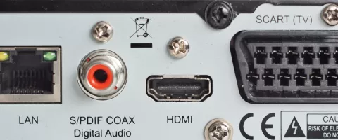 Kaip prijungti nešiojamą kompiuterį prie televizoriaus: HDMI, USB-C ir belaidžiai būdai