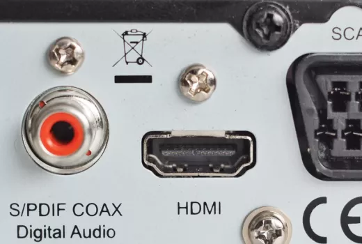 Kaip prijungti nešiojamą kompiuterį prie televizoriaus: HDMI, USB-C ir belaidžiai būdai
