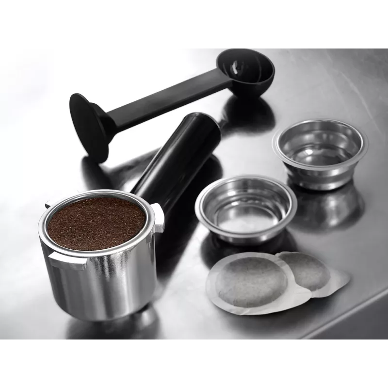 Espresso aparatas DeLonghi EC685.R 1.1 L, 15 bar, pusiau automatinis, garo vamzdelis, 2 puodelių talpa