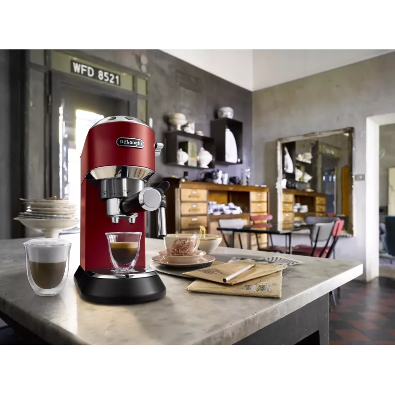 Espresso aparatas DeLonghi EC685.R 1.1 L, 15 bar, pusiau automatinis, garo vamzdelis, 2 puodelių talpa