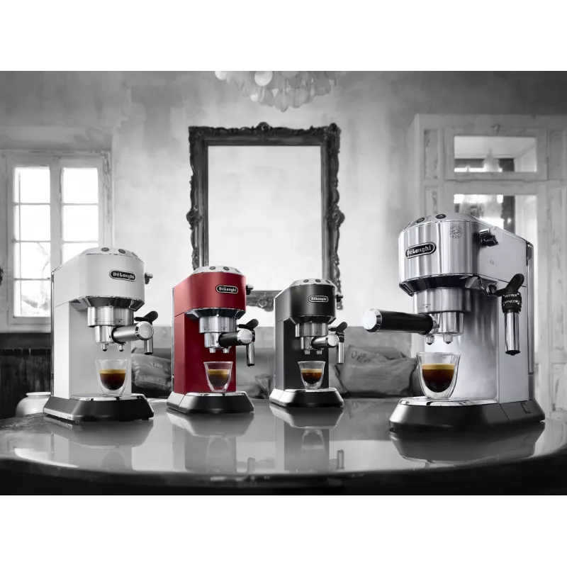 Espresso aparatas DeLonghi EC685.R 1.1 L, 15 bar, pusiau automatinis, garo vamzdelis, 2 puodelių talpa