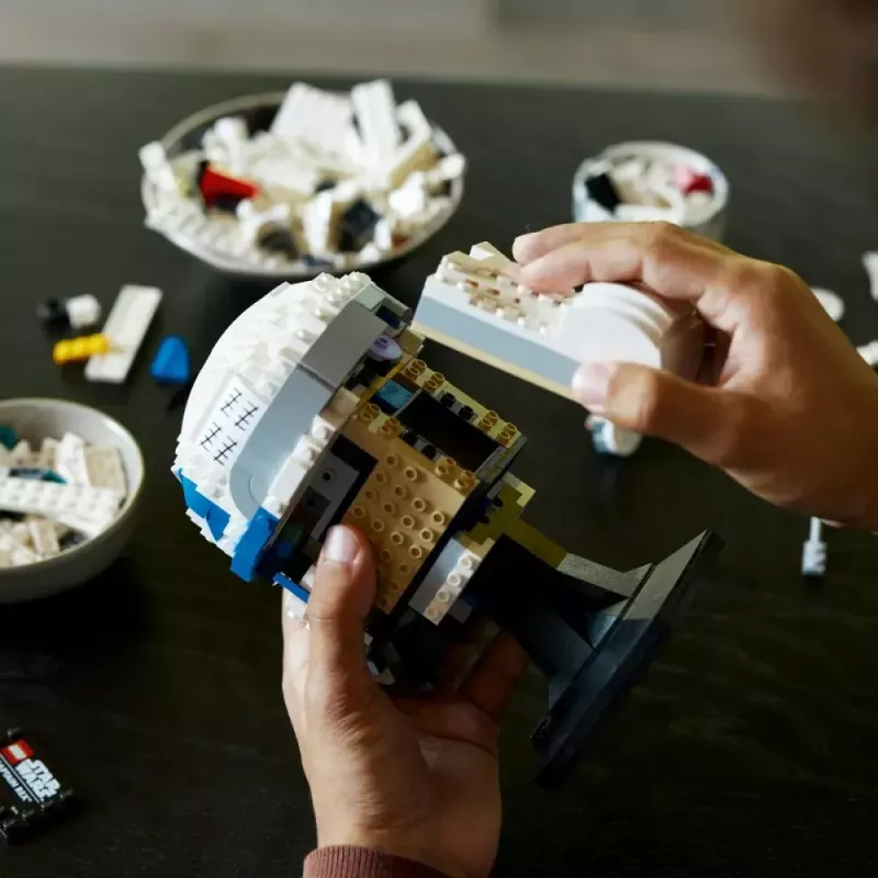 Pastatomas demonstracinis šalmas LEGO Star Wars kapitonas Reksas 75349 – 854 detalės, suaugusiųjų kolekcinis (18+)