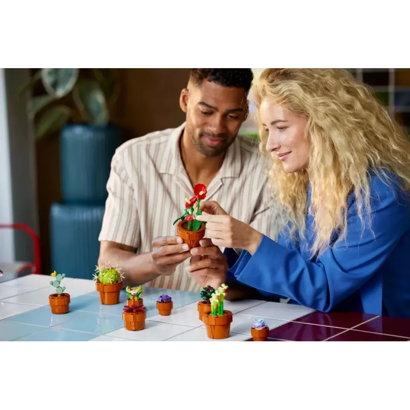 LEGO Icons Mini Plants rinkinys 10329 – 9 mažų augalų modelių, 758 dalių, nuo 18 metų