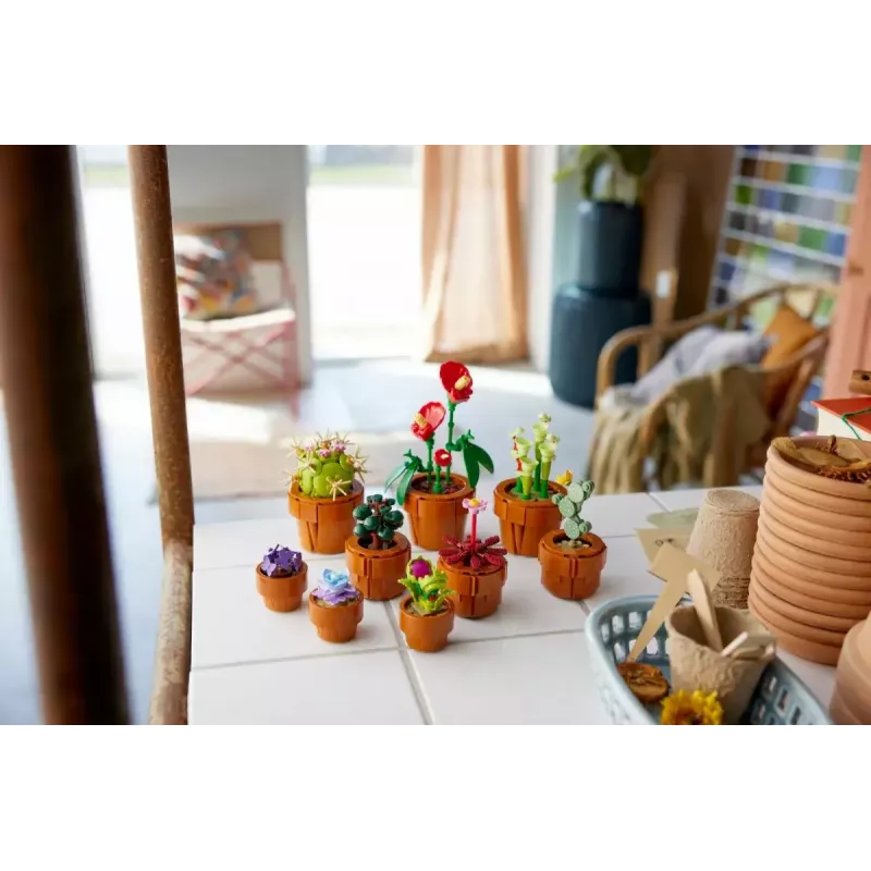 LEGO Icons Mini Plants rinkinys 10329 – 9 mažų augalų modelių, 758 dalių, nuo 18 metų