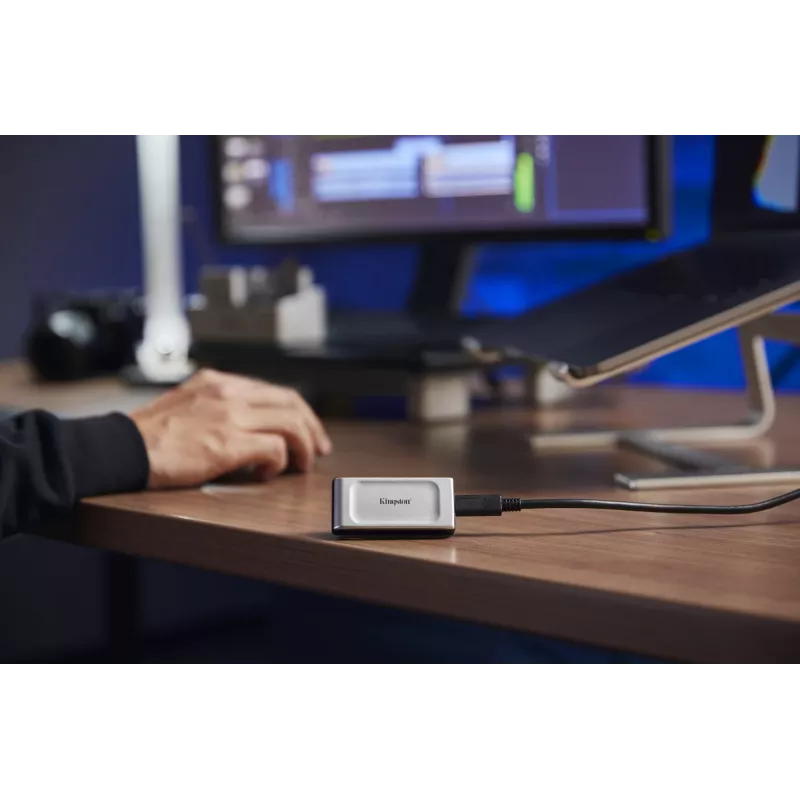 Kingston XS2000 2 TB nešiojamas SSD, USB Type-C, 3.2 Gen 2x2, 2000 MB/s, juodas/sidabrinis