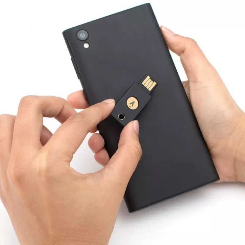 YUBICO Yubikey 5 NFC – belaidis saugos raktas