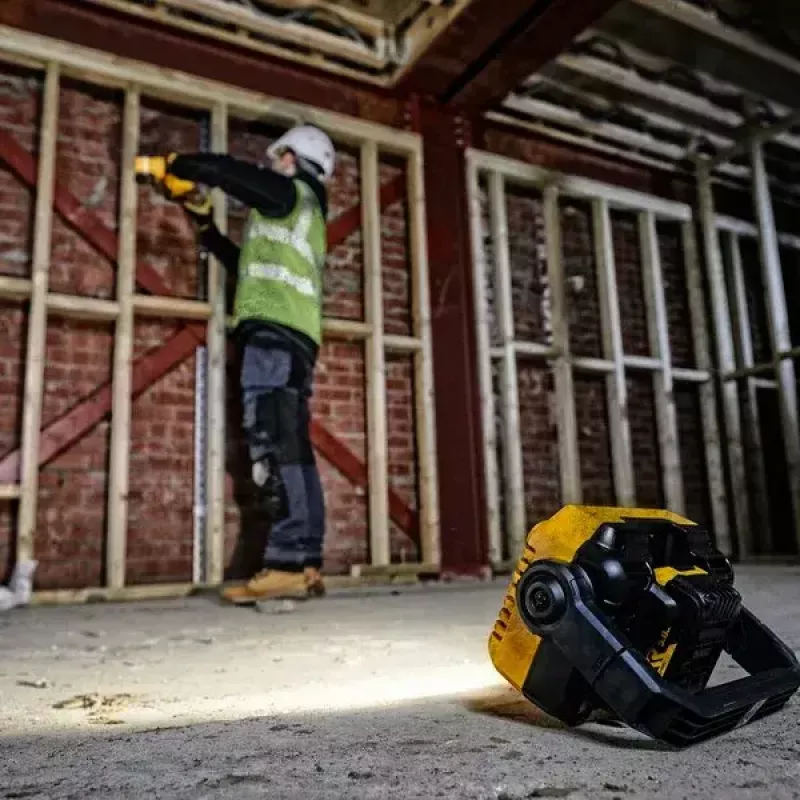 Laisvai pastatomas darbinis žibintas DeWalt DCL077-XJ, 2000 lm, IP54, belaidis (baterija parduodama atskirai)