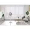 Stovimas ventiliatorius Xiaomi Mi Smart Standing Fan 2 Lite PYV4007GL — 35,6 cm, 7 mentės, 3 greičiai, 45 W, 90° siūbavimas, reguliuojamas aukštis 642–1000 mm, baltas