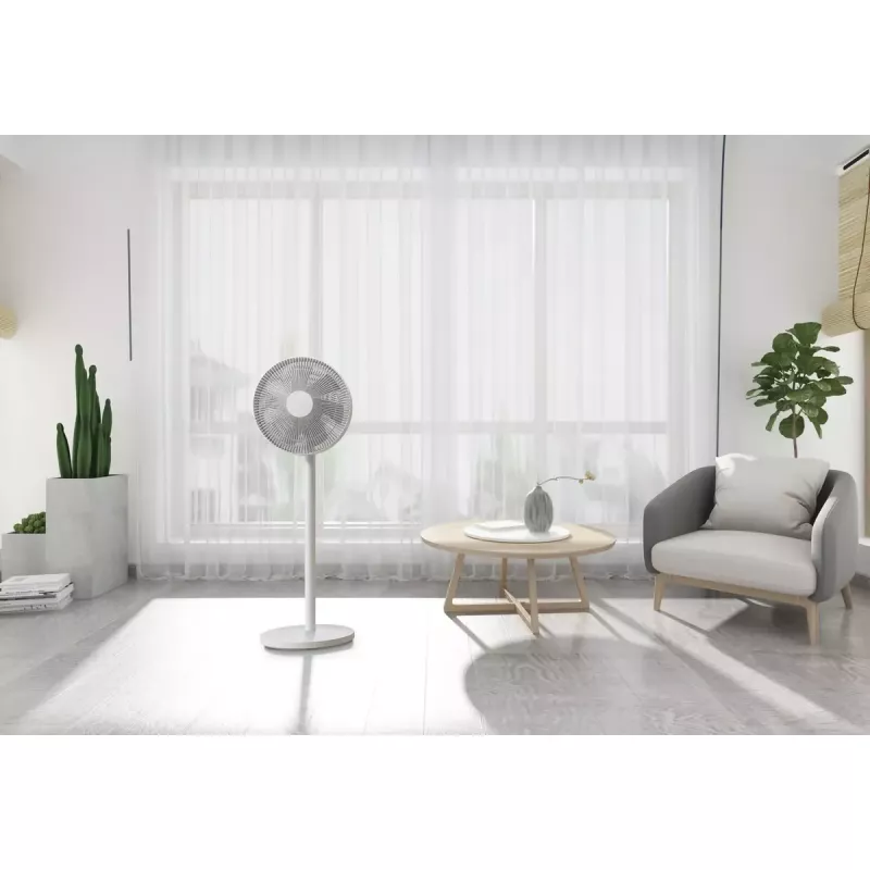 Stovimas ventiliatorius Xiaomi Mi Smart Standing Fan 2 Lite PYV4007GL — 35,6 cm, 7 mentės, 3 greičiai, 45 W, 90° siūbavimas, reguliuojamas aukštis 642–1000 mm, baltas