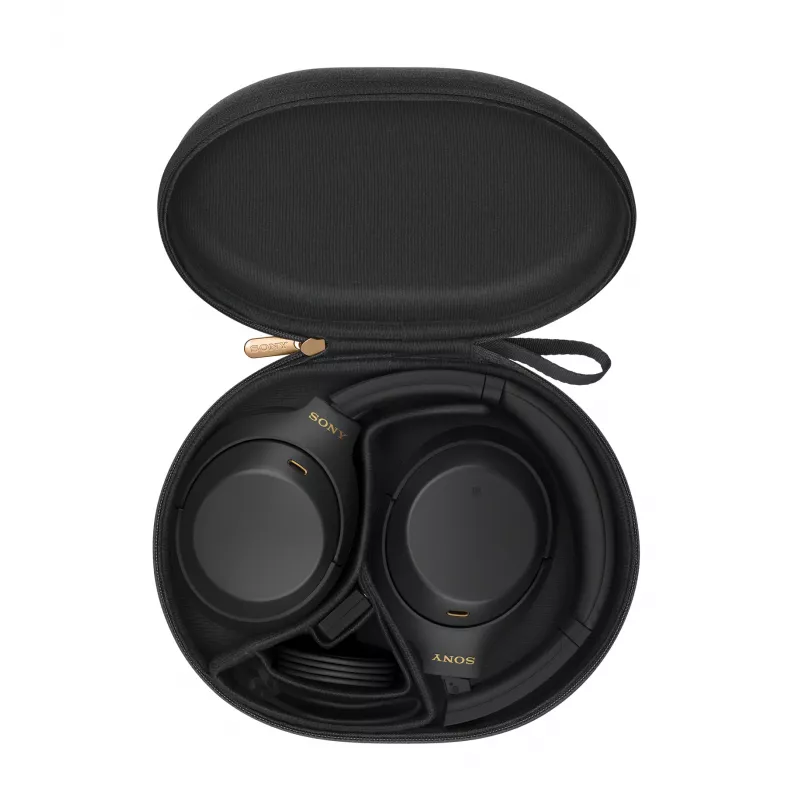 Sony WH-1000XM4 belaidės ausinės ant galvos, juodos