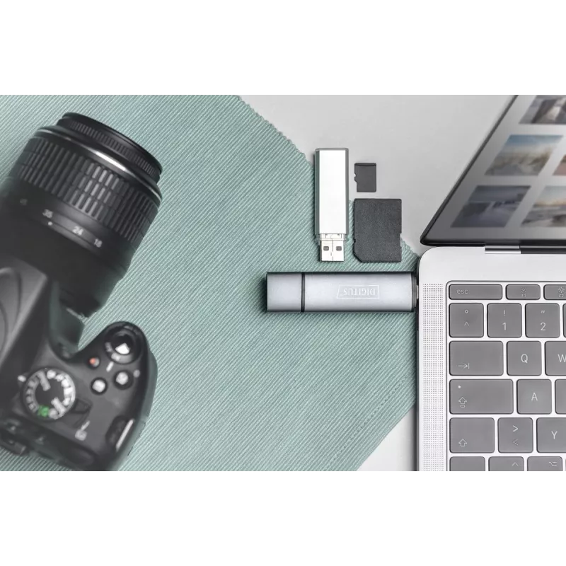 DIGITUS DA-70886 Kortelių skaitytuvas su USB-C ir USB 3.0 jungtimis, 1x SD, 1x MicroSD, 1x USB 3.0, pilka spalva