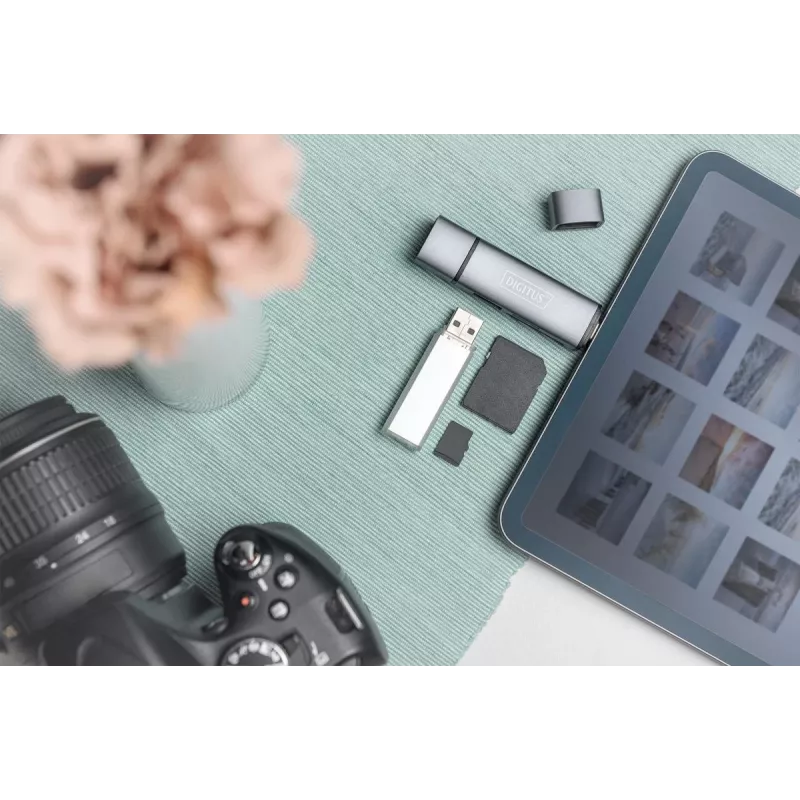 DIGITUS DA-70886 Kortelių skaitytuvas su USB-C ir USB 3.0 jungtimis, 1x SD, 1x MicroSD, 1x USB 3.0, pilka spalva
