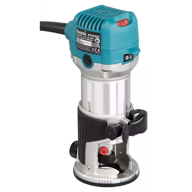 Routeris Makita RT0702CX2J — 710 W, 10 000–34 000 sūkių/min, 8 mm įvorė, 0–40 mm gylis, 1,8 kg