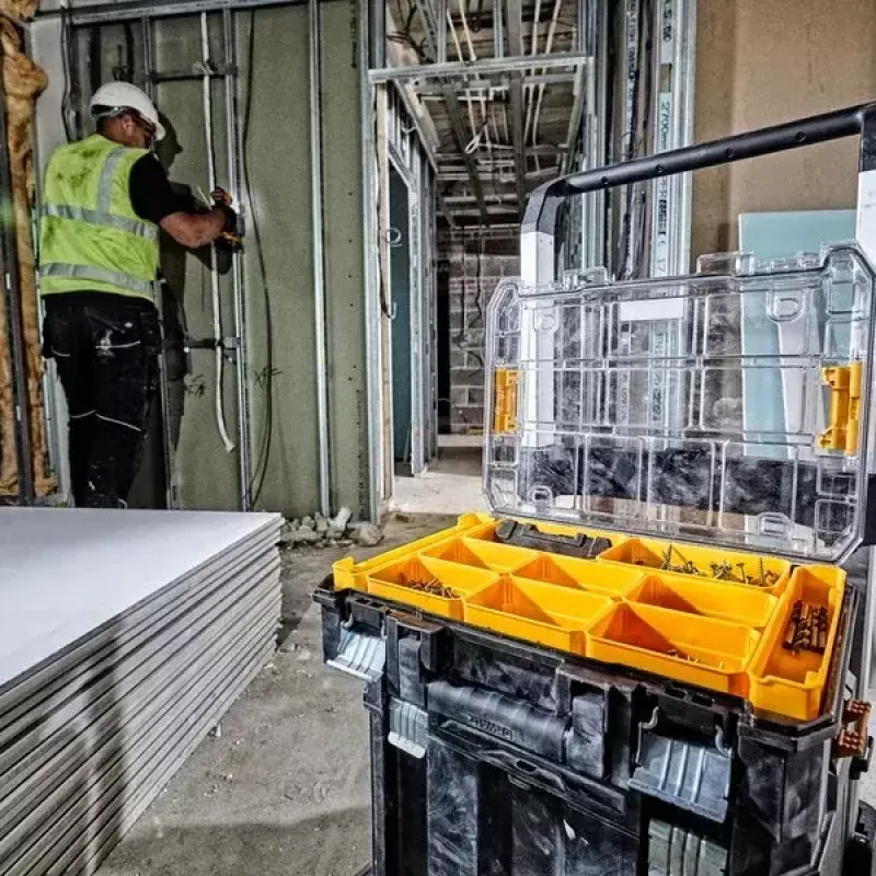 Įrankių dėžė DeWalt DWST82968-1, polikarbonatas, 7,8 l, užrakinama, atspari vandeniui, juoda