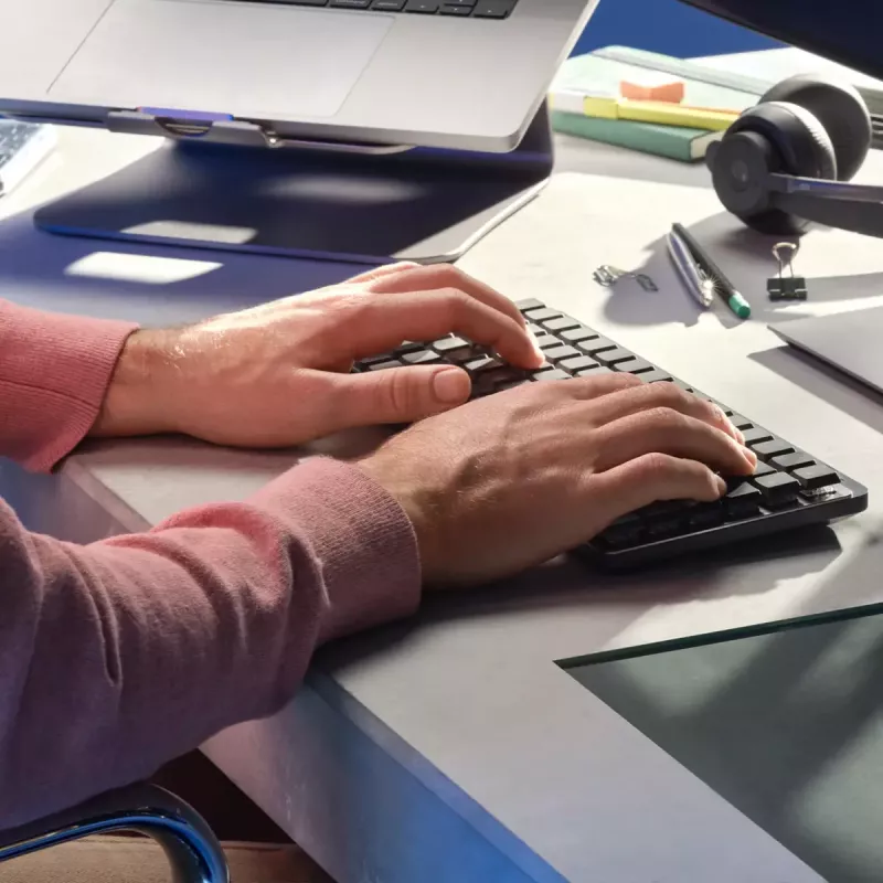 LOGITECH MX Mechanical Mini belaidė apšviesta klaviatūra (minimalistinė, grafitinė, tyli taktilinė, QWERTY US/Int'l)