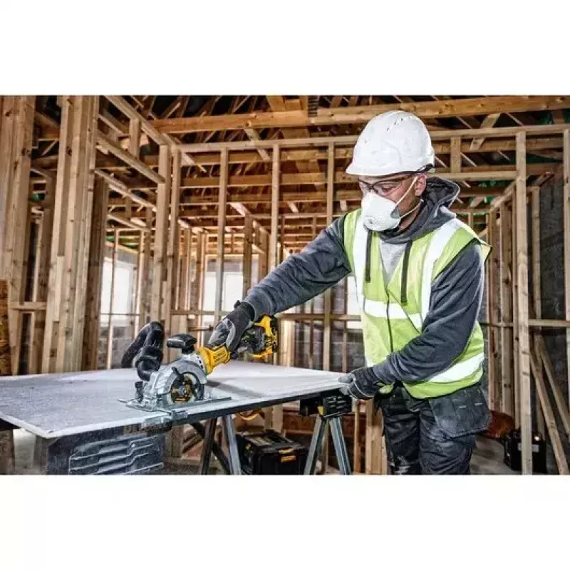Diskinis pjūklas DeWALT DCS691N-XJ
