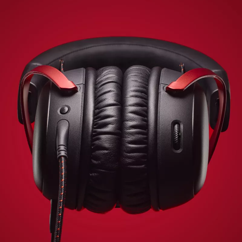 HyperX Cloud III – žaidimų ausinės (juodos/raudonos)