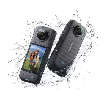 Veiksmo kamera Insta360 X4 — 72 MP, 8K (7680×3840) CMOS, 1/2 colio jutiklis, įmontuotas ekranas, Wi‑Fi, 120 kadrų/s, MicroSD, 602 g, juoda