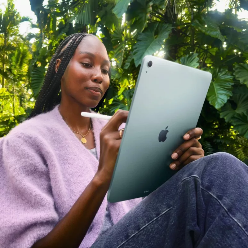 APPLE iPad Air (2025) - M3 - 13 col. - 7 karta - Wi-Fi + Cellular - 128GB - Žvaigždžių šviesa