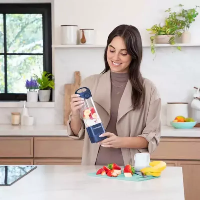Sportinis blenderis NUTRIBULLET Portable 0,475 L, akumuliatorinis, nerūdijančio plieno peiliai, Tritan dubuo, tamsiai mėlynas