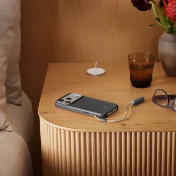 APPLE Beats iPhone 17 Pro Dėklas su Stovu, MagSafe ir Fotoaparato Valdymu – Granitinė Pilka