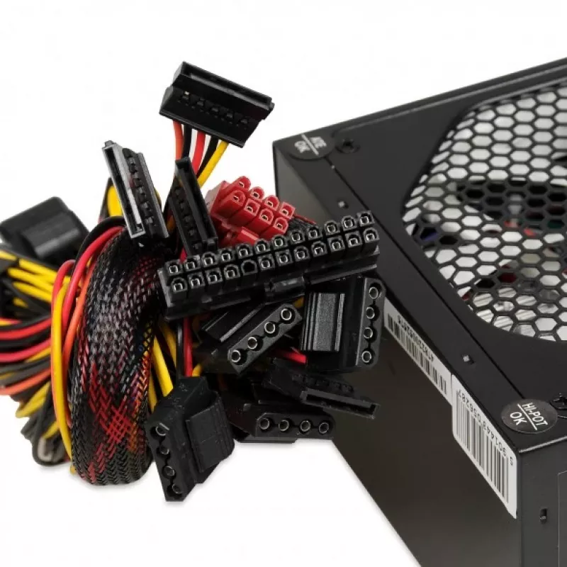 Maitinimo blokas iBox Aurora 700 W, aktyvus aušinimas 140 mm ventiliatoriumi, ne modularus, juodas