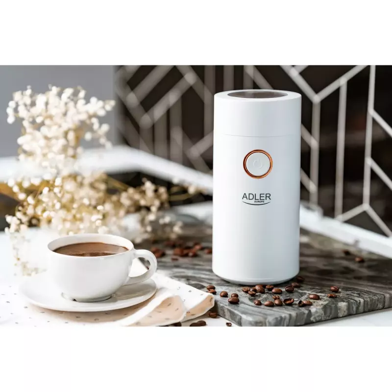 Kavamalė Adler AD4446WG – elektrinė maltuvė su nerūdijančio plieno girnomis, 75 g talpa, 150 W, balta